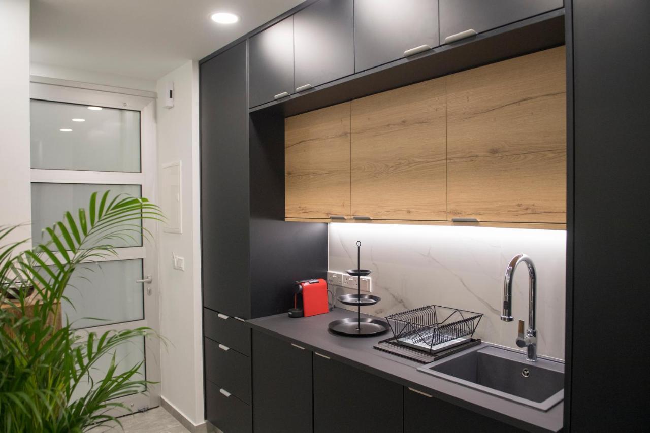 Skin Suites-Luxury Living Nikosia Bagian luar foto