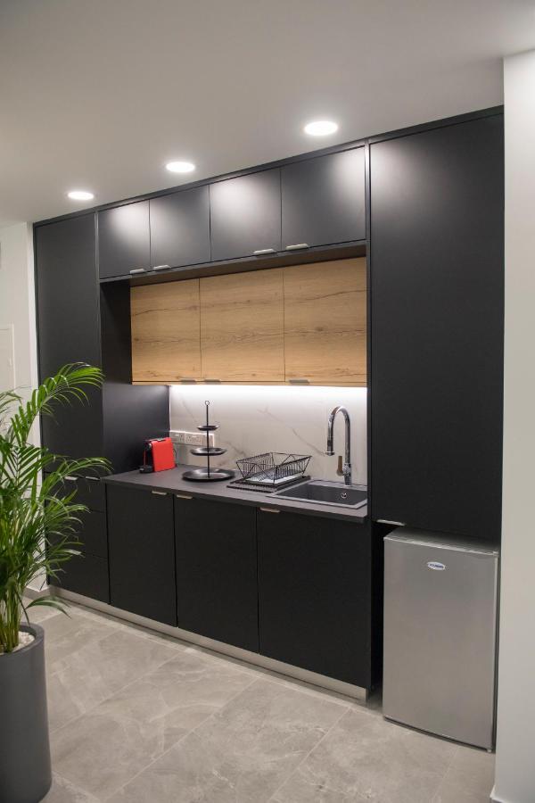 Skin Suites-Luxury Living Nikosia Bagian luar foto