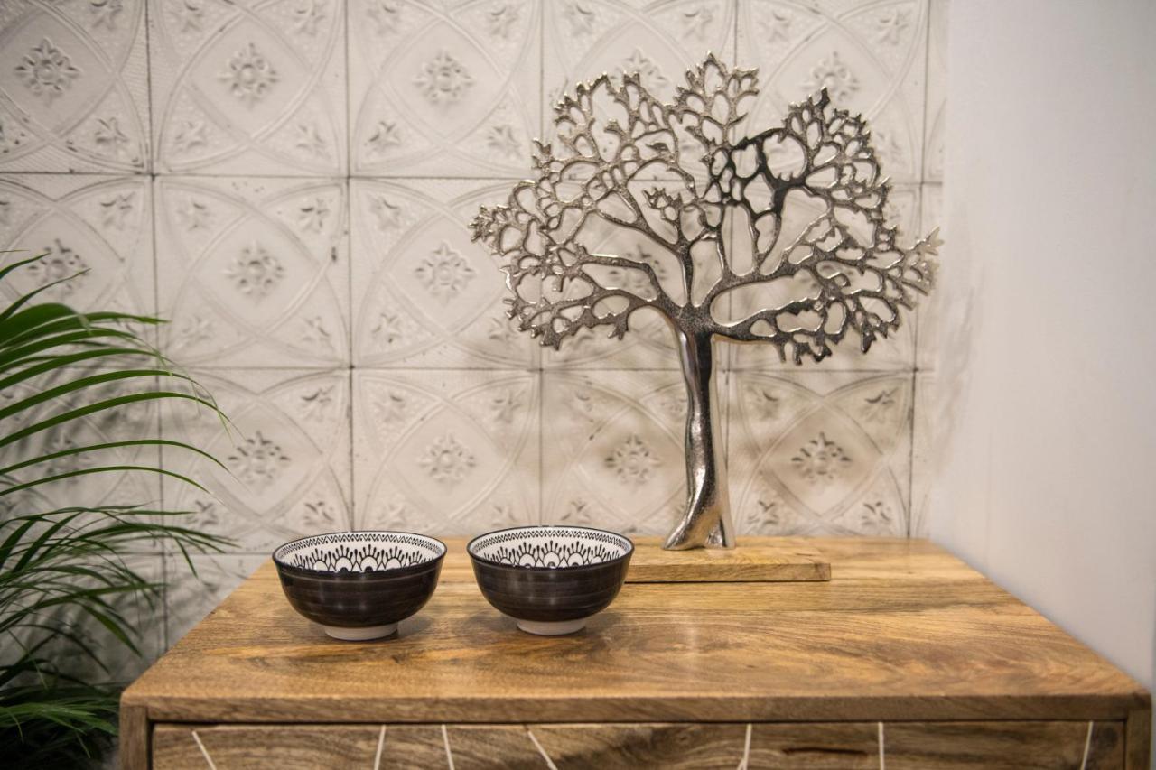 Skin Suites-Luxury Living Nikosia Bagian luar foto