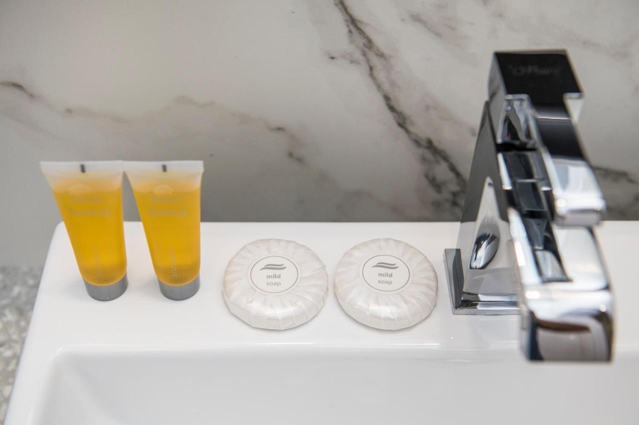 Skin Suites-Luxury Living Nikosia Bagian luar foto