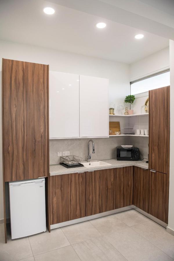 Skin Suites-Luxury Living Nikosia Bagian luar foto